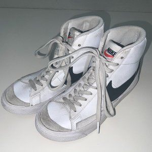 Nike Kids' Blazer Mid '77 Vintage Sneaker - Size 3.5Y